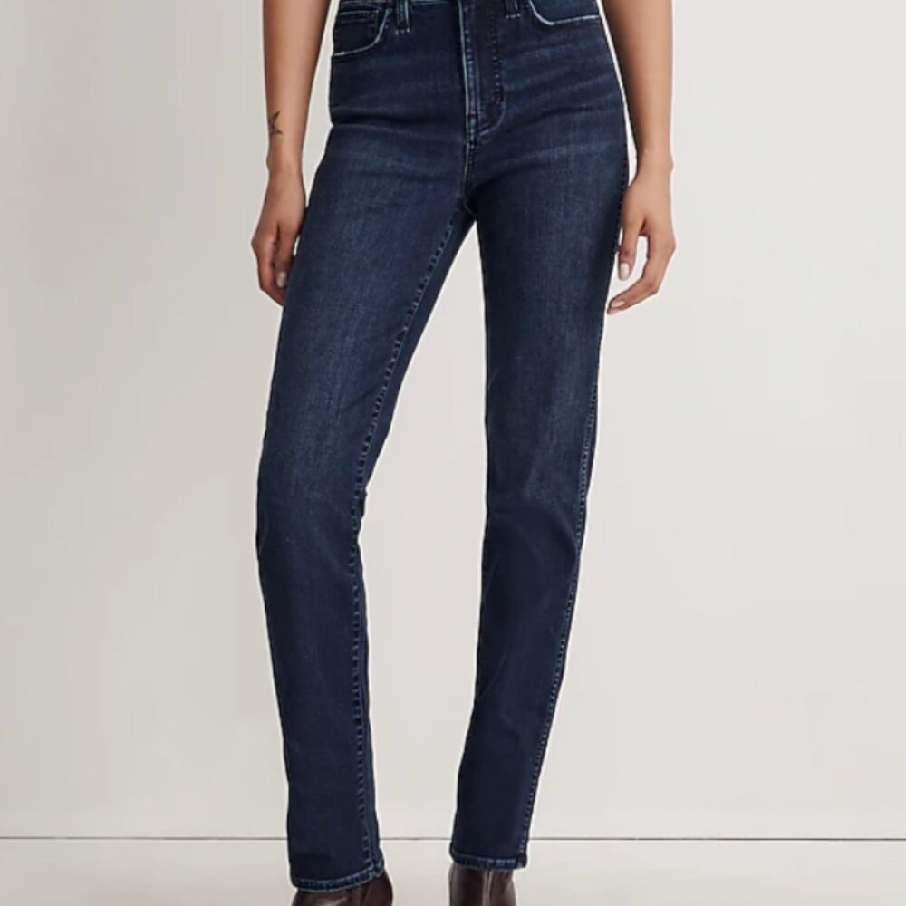 Madwell High-Rise Slim Straight Jeans in Larchley Wash